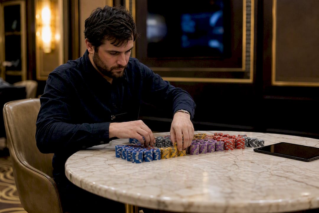 Poker player statistics organisers actually need to track