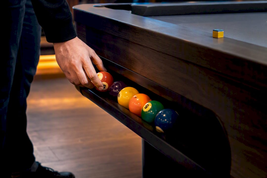 Pool balls in an individual return tray