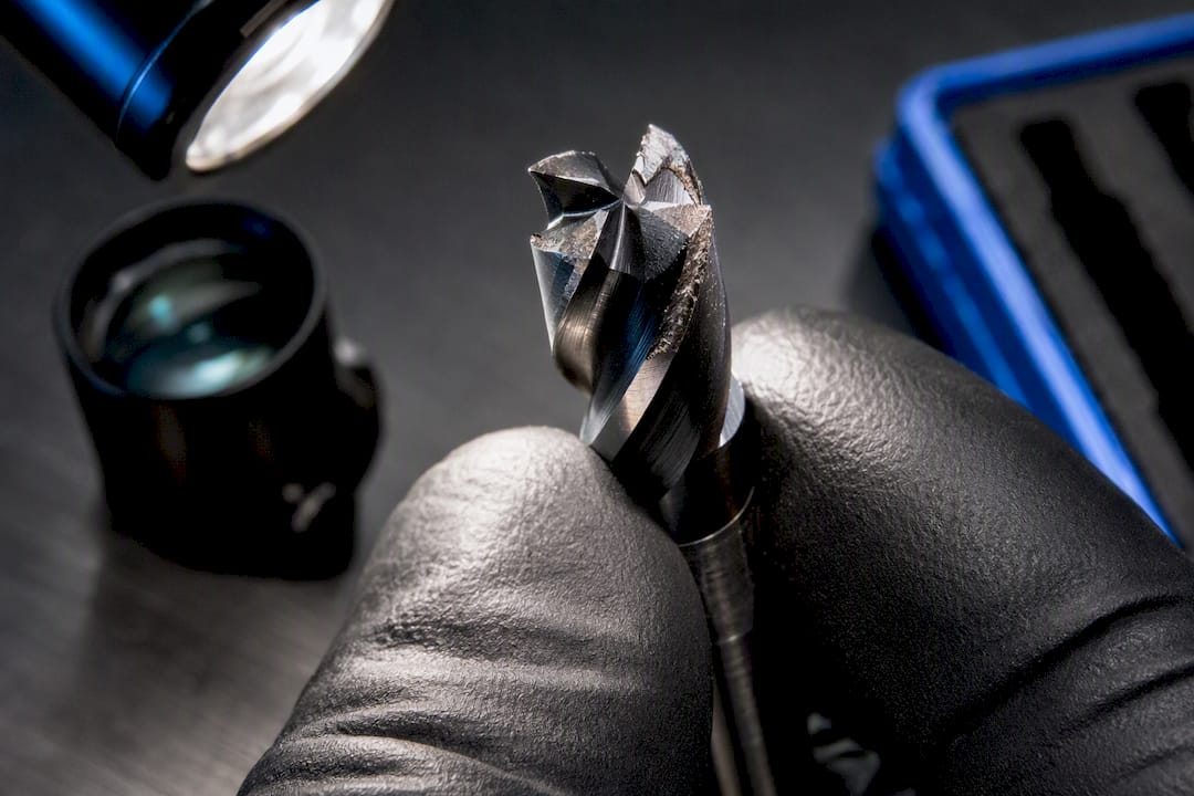 Uneven wear across end mill flutes