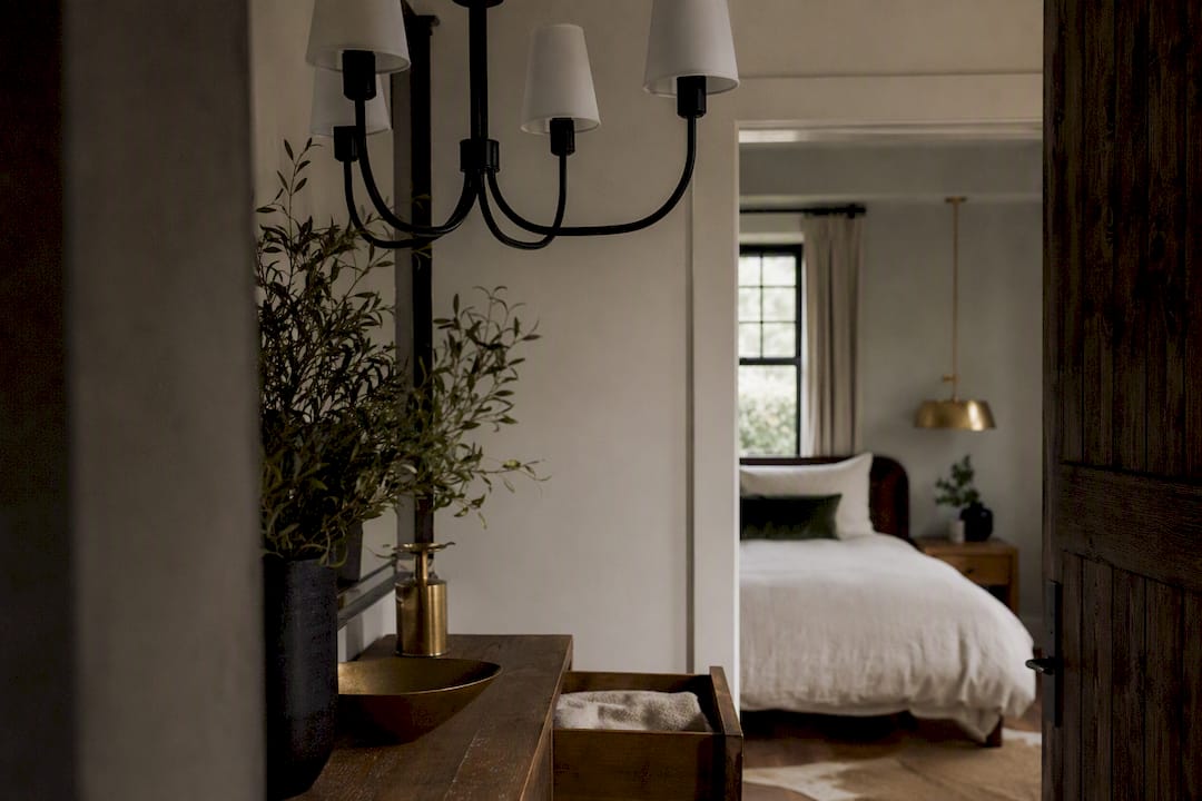 Foyer and bedroom mixed metal lighting transition