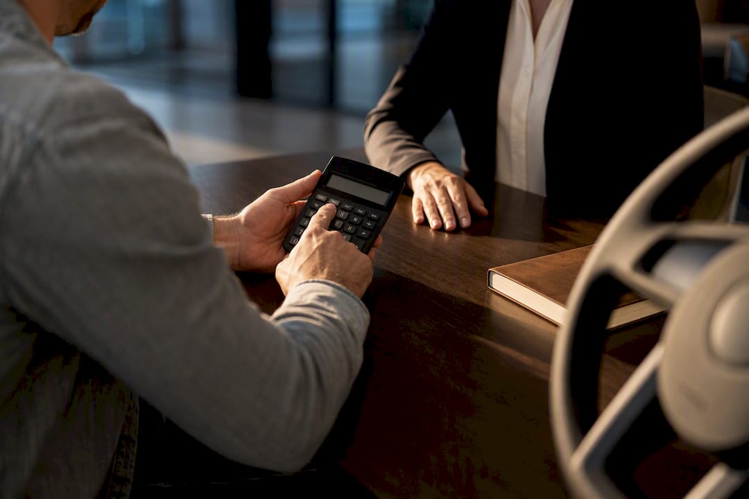 Buyer comparing an auto loan rate