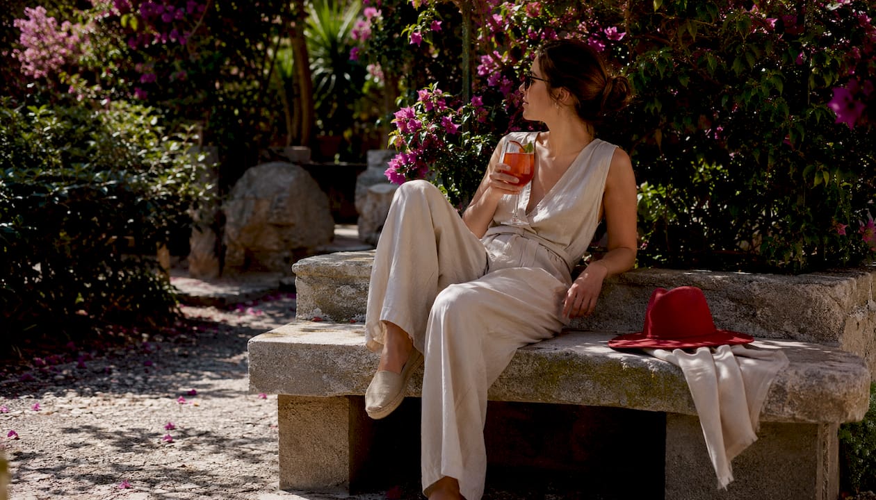 Woman in linen outfit at outdoor park brunch