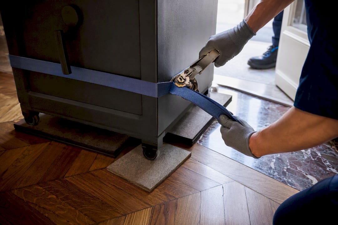 Sangles et plaques pour protéger un parquet