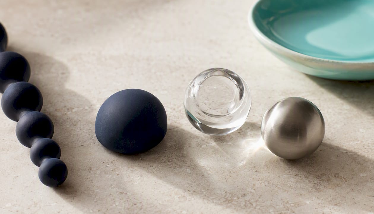 Silicone glass and steel material samples