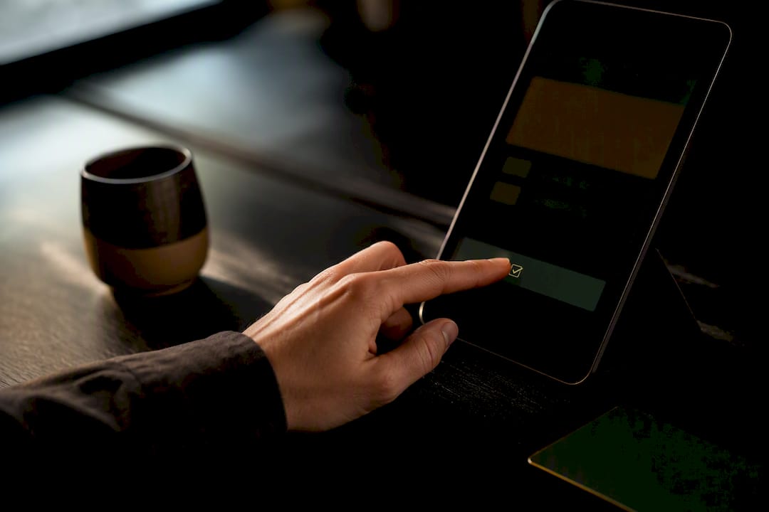 Creator confirming digital checkout terms