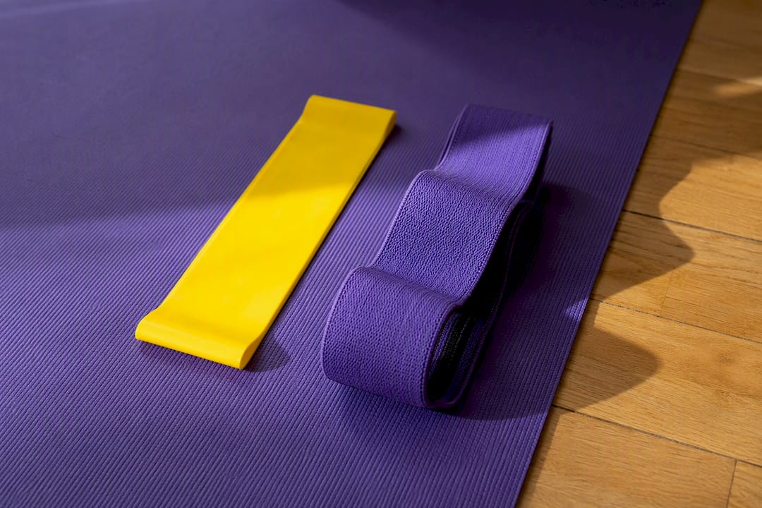Latex and fabric resistance bands texture comparison