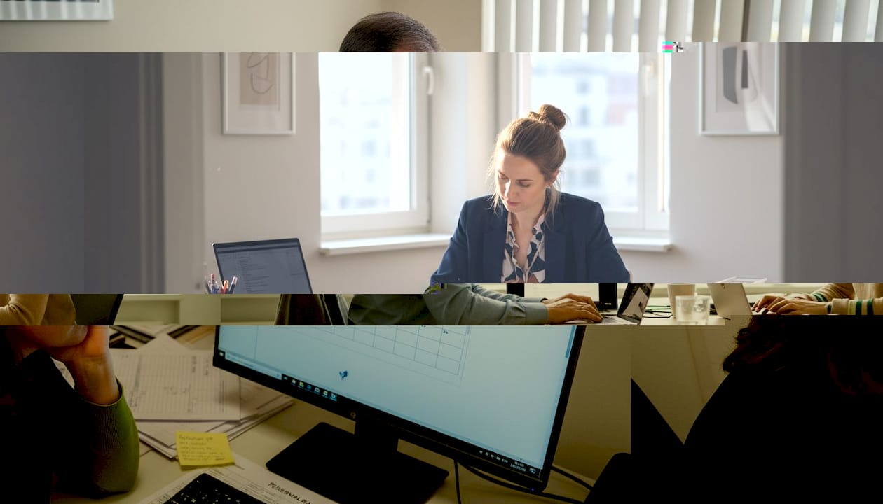 Personalavdelningen går igenom de digitala tidrapporterna