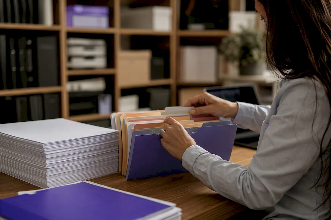 Hands linking audit evidence folders and drives