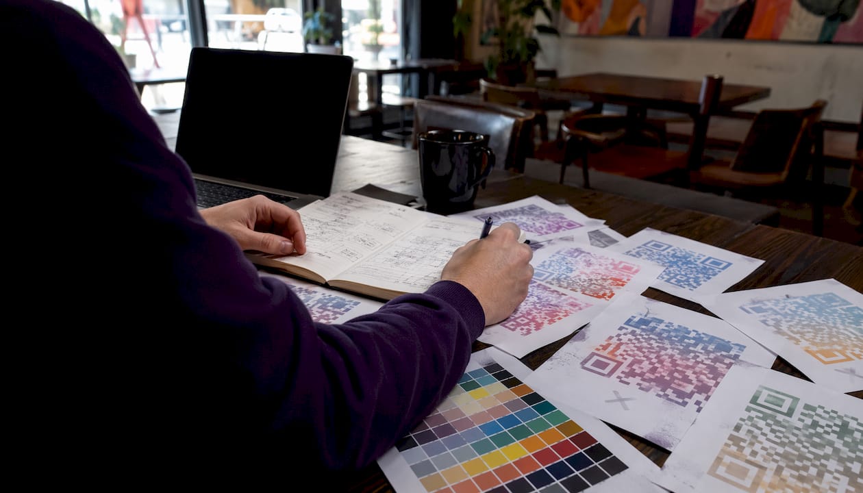 Printed QR codes with problematic gradients on table