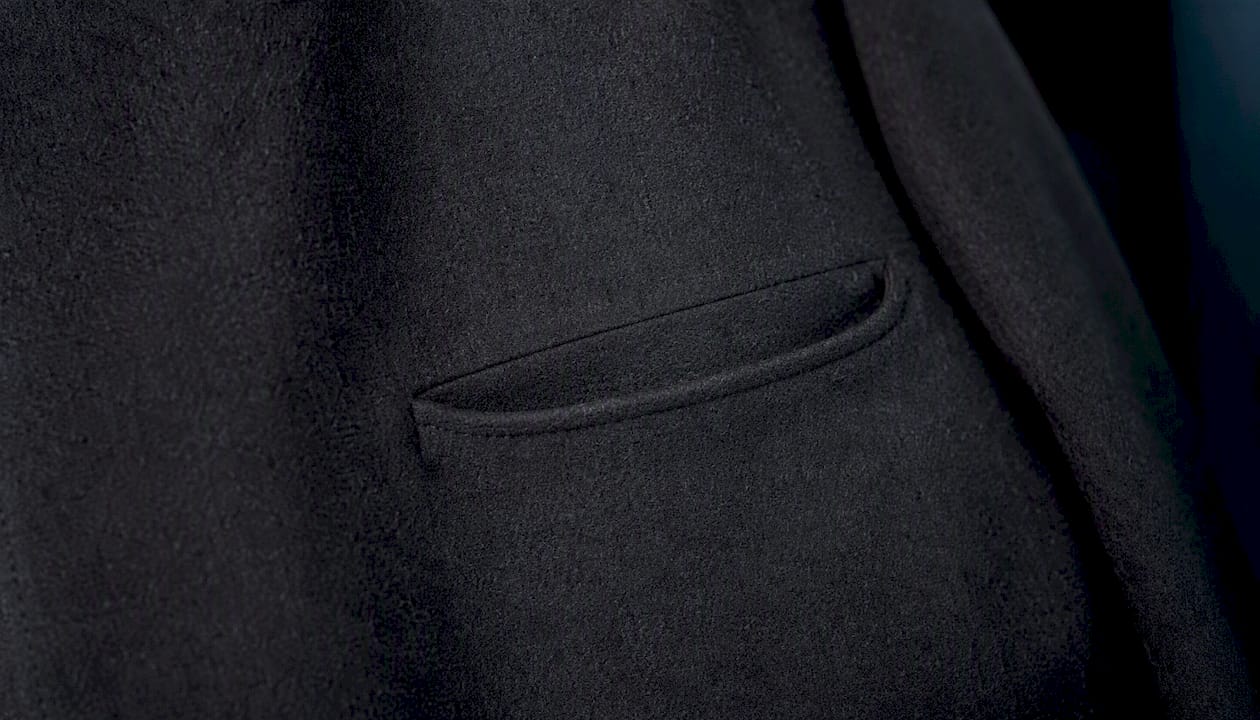 Close-up of curved welt and blunted corner pocket detail