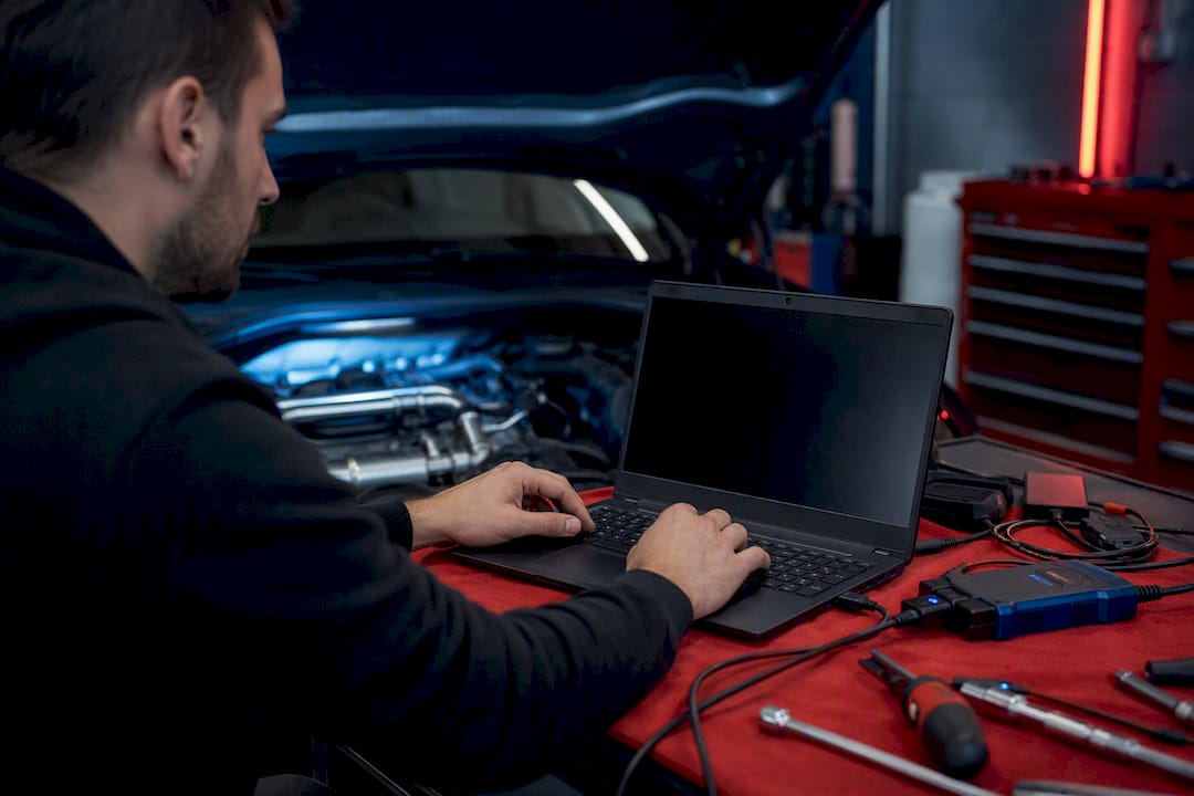 Hands on laptop tuning diesel engine