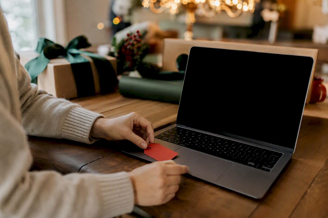 Hand placing holiday sale tag on desk