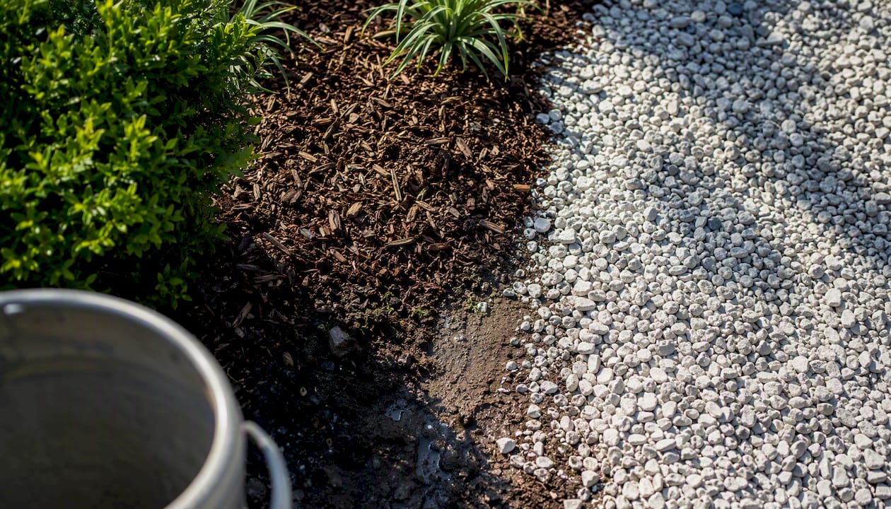 Détail sur différents paillis naturels et minéraux utilisés au jardin