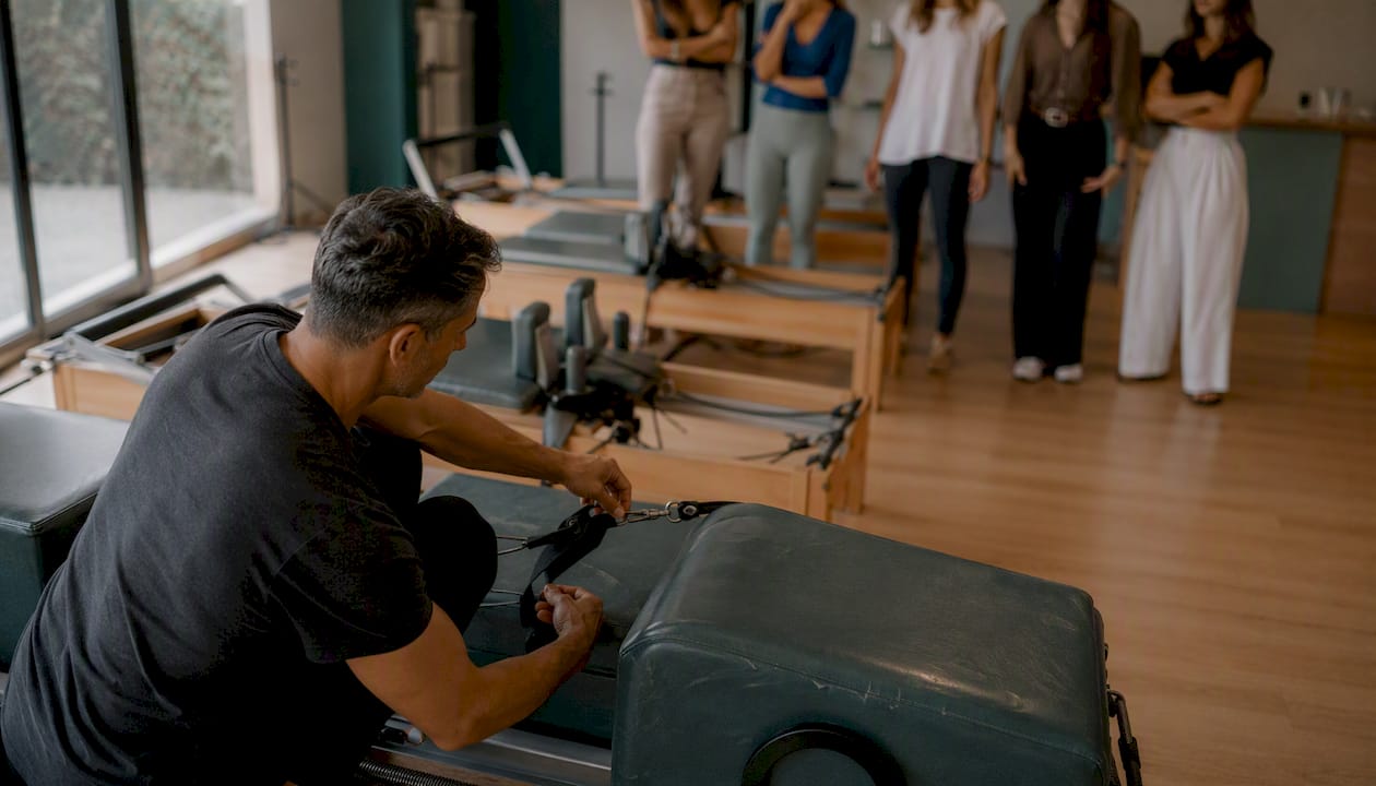 Contratar instructores de Pilates: guía para dueños de estudio