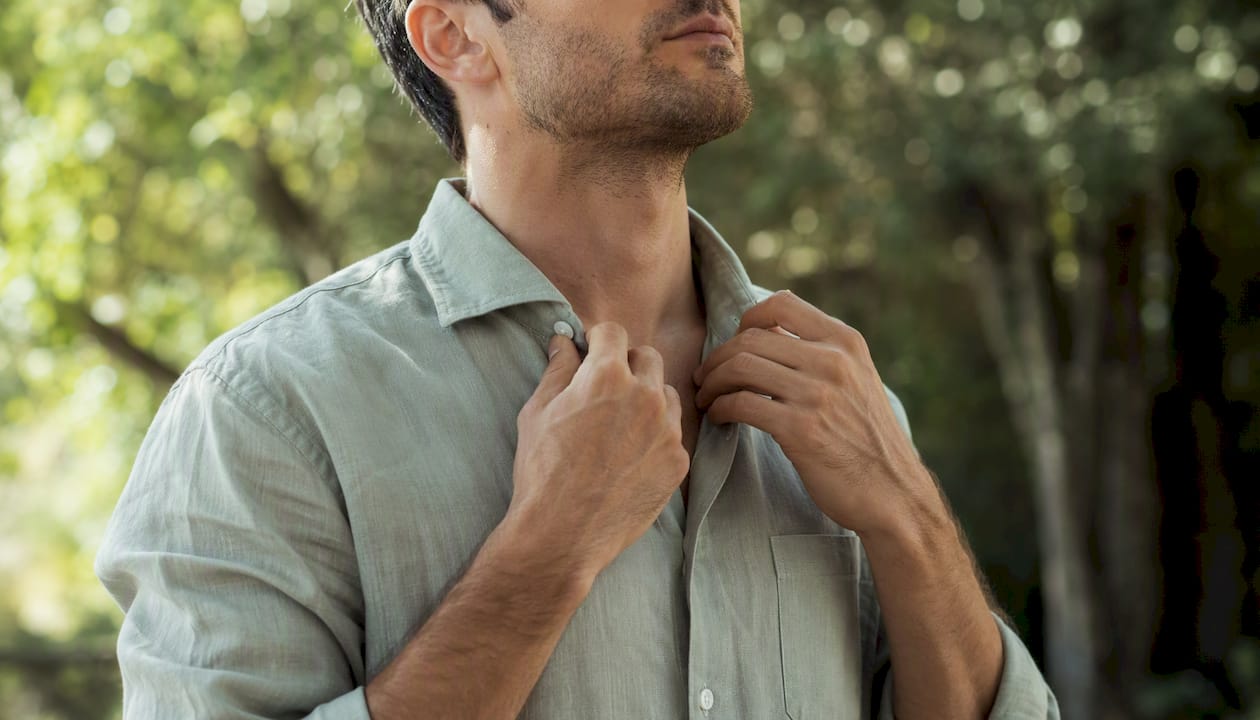 Relaxed shoulders during headshot session