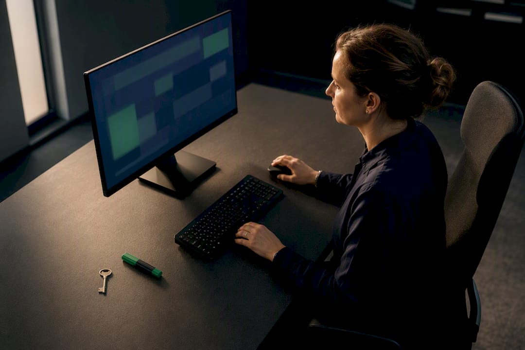 Odpovědná osoba přezkoumává anonymní podněty