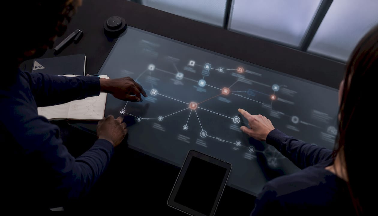 Why prioritise endpoint security: a guide for IT leaders - Re-solution Collaborative IT team analyzing breach lateral movement