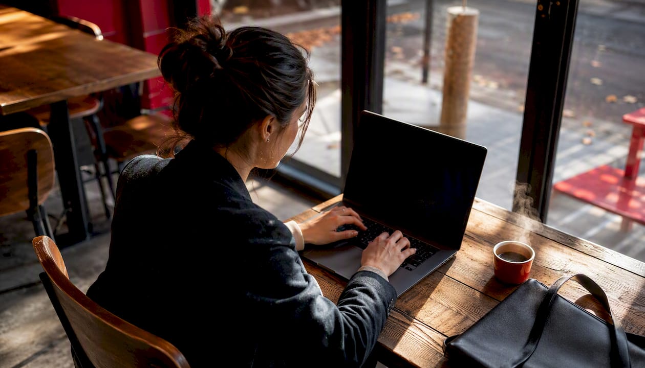 User pinning Chrome extension on laptop