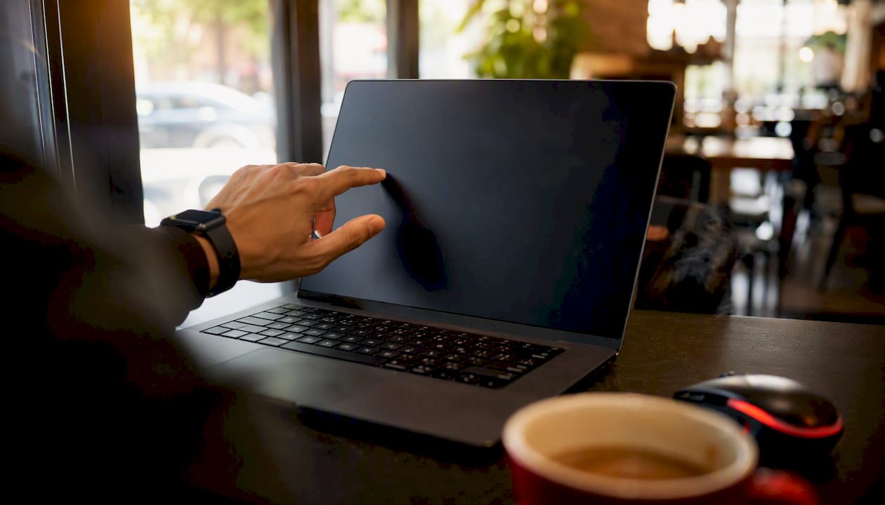 Hand clicking YouTube summarizer extension icon