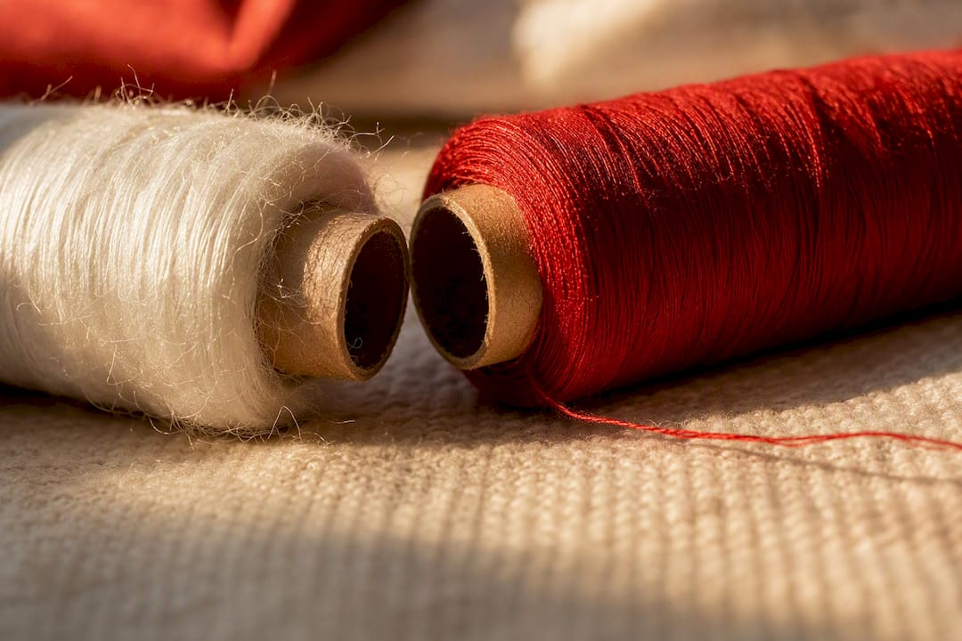 Close-up of cotton and polyester thread lint differences