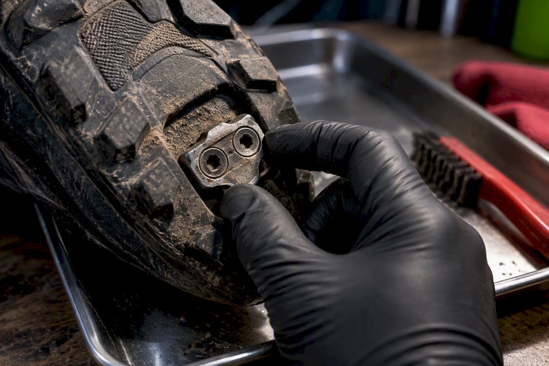 Inspecting worn recessed cleat edges