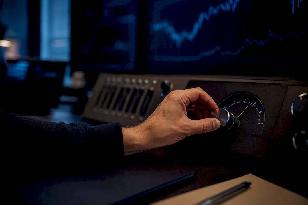Hand adjusting drawdown dial in low light