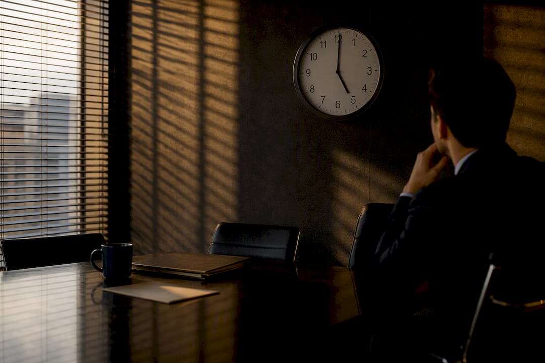 Trading room clock at forex rollover time
