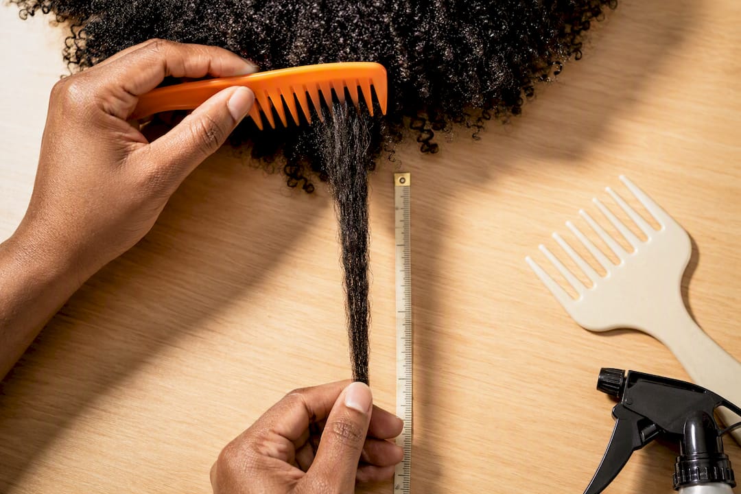 Measuring stretched curly hair with comb