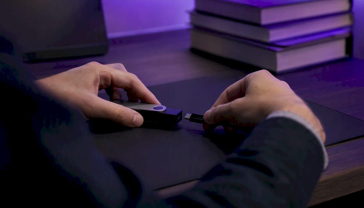 Connecting hardware wallet for OTC stablecoin swap