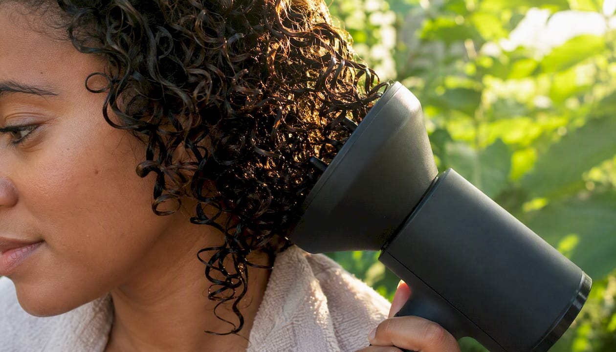 Diffuser drying gel-styled curly hair