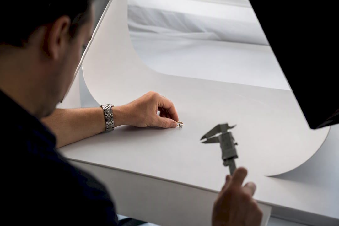 Jewelry lighting setup with diffused soft light