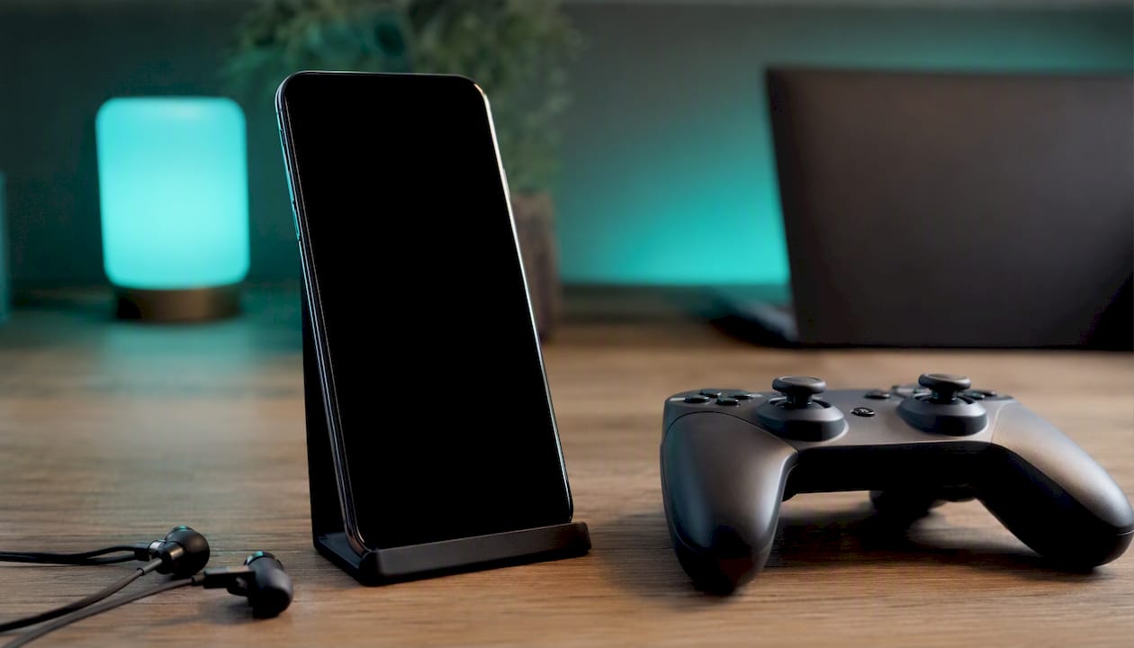 Mobile gaming setup with controller