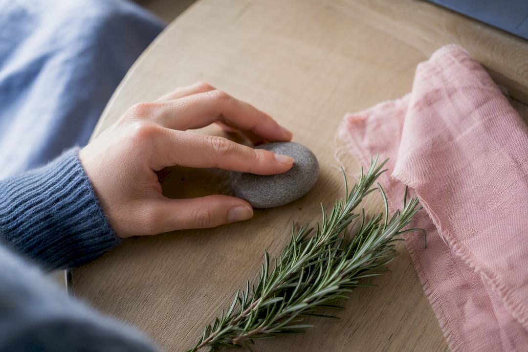 Hand touching natural objects for sensory grounding