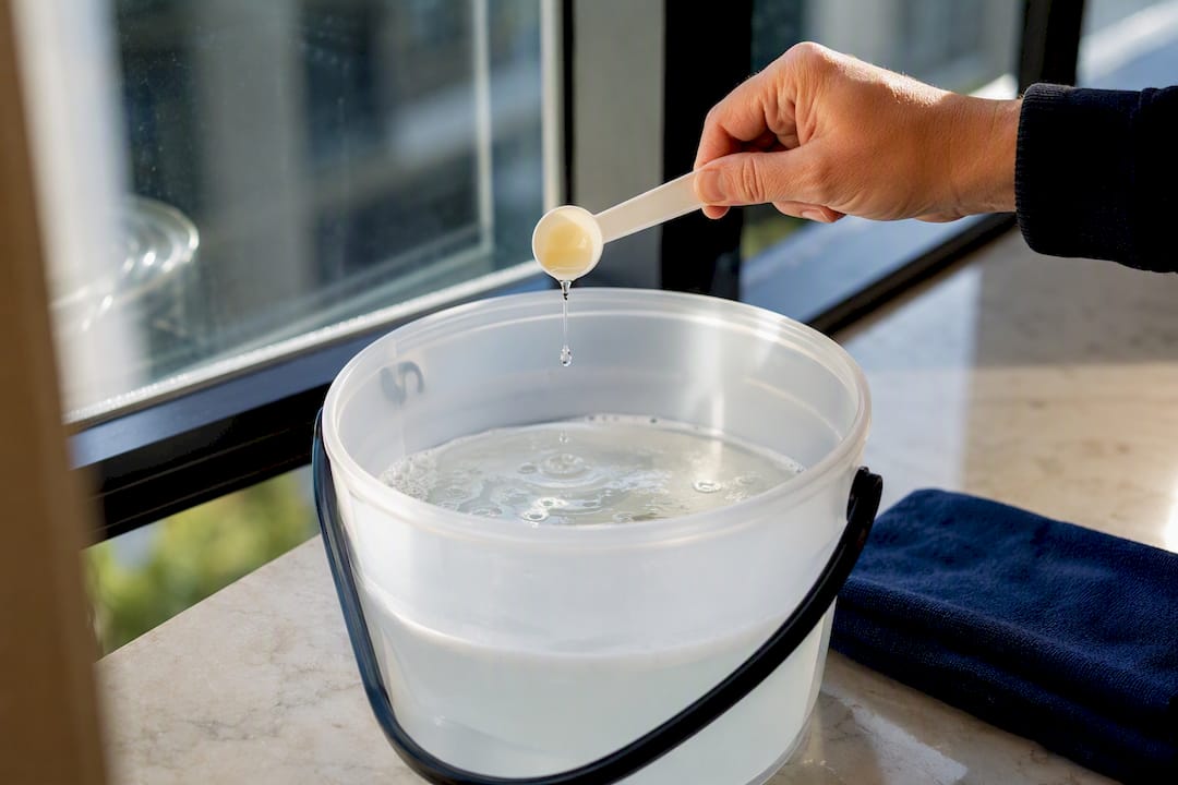 Measure 1/4 tsp Soap Per 4 Liters For Streak Free Window Cleaning, Shine Wise Cleaning