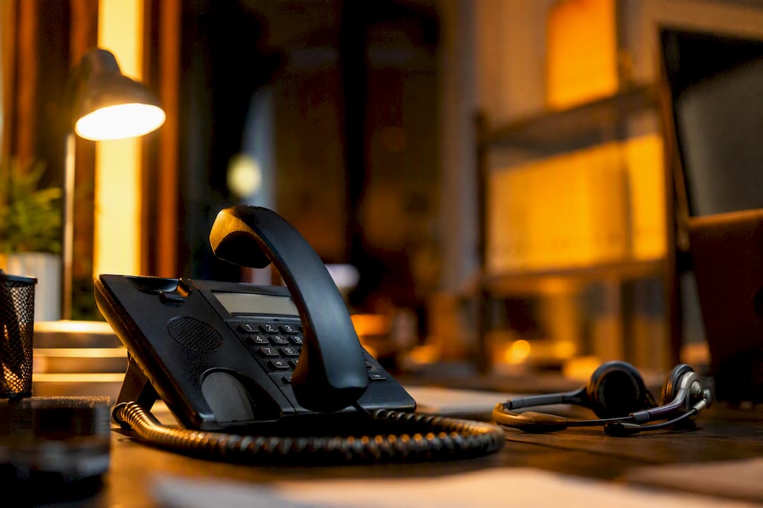 Ringing phone with receiver lifted at call center