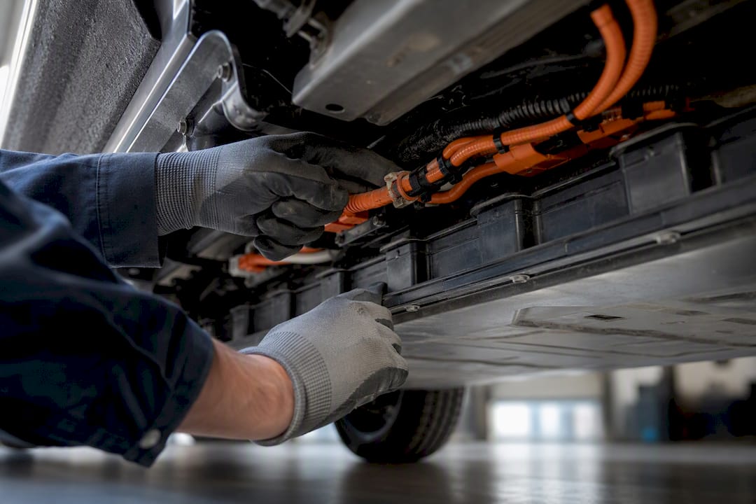 Contrôle du bloc de batteries situé sous le plancher d’un utilitaire électrique