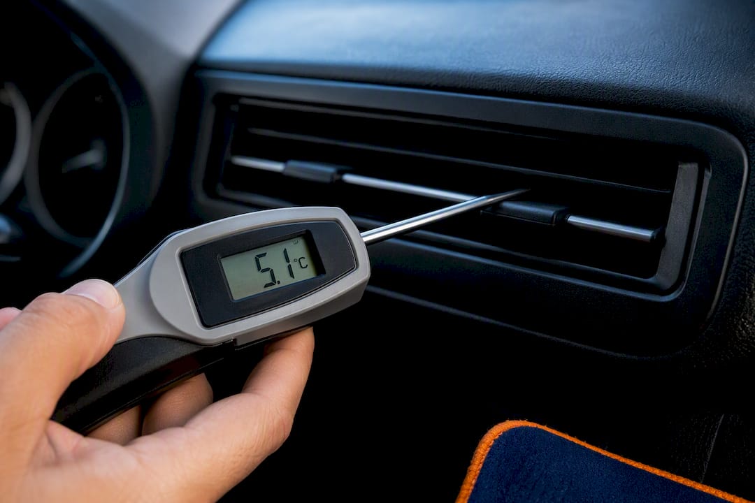 Vérifiez la clim à 4–8 °C avant d'acheter une voiture d'occasion