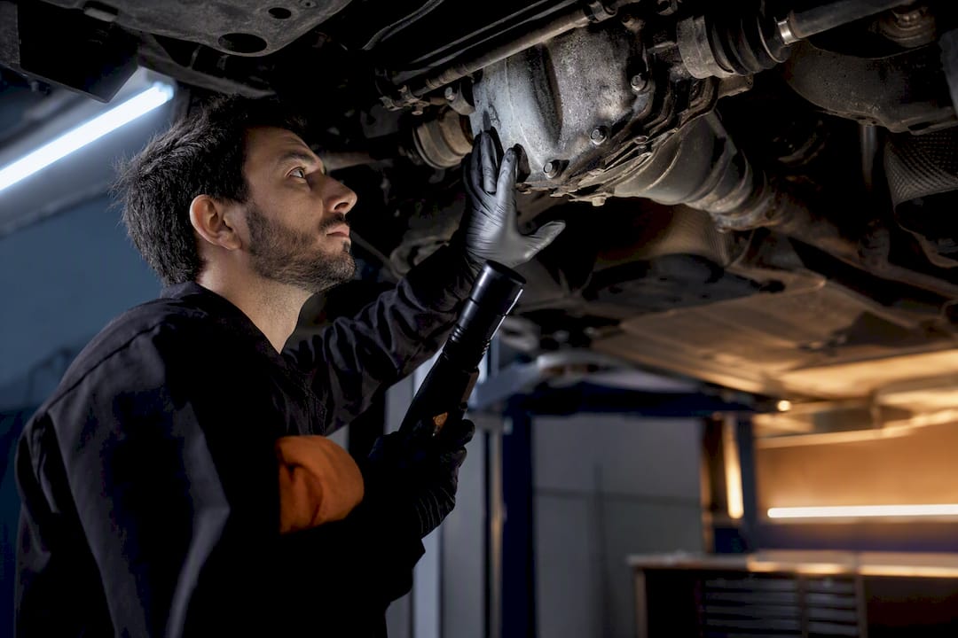 Bruit au pont arrière : causes, diagnostic et solutions