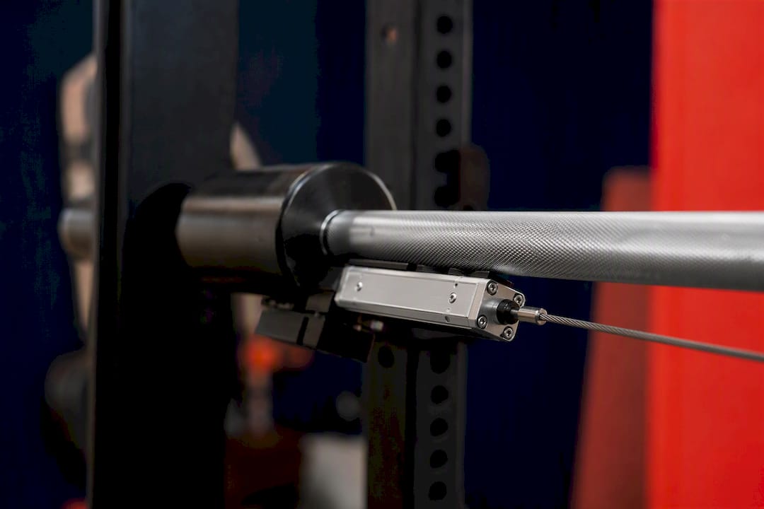 Linear position transducer device on barbell