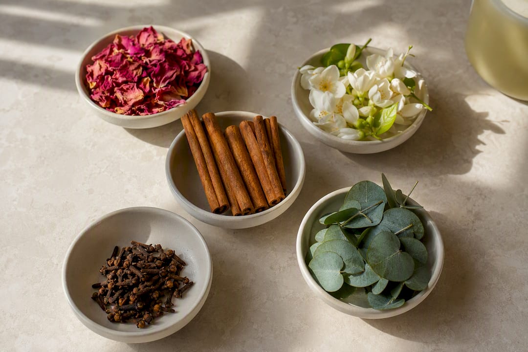 Floral spice and eucalyptus scent ingredients