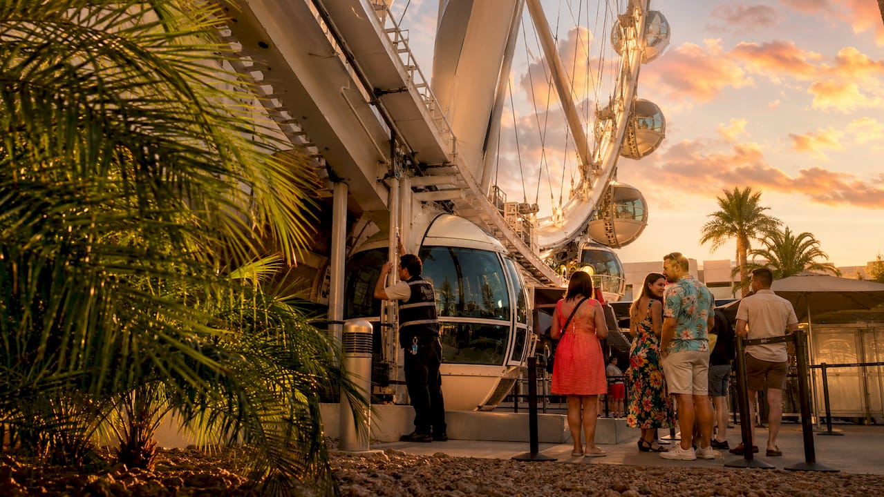 High Roller wheel with maintenance and visitors outdoors