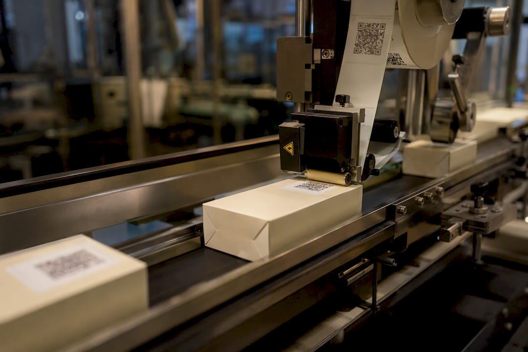 Packaging line applying QR code labels