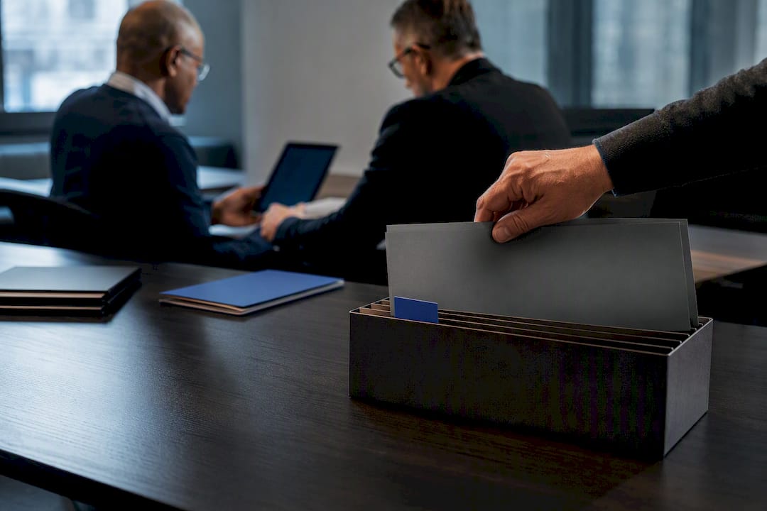 Das Beschaffungsteam in den USA prüft das B2B-Angebot