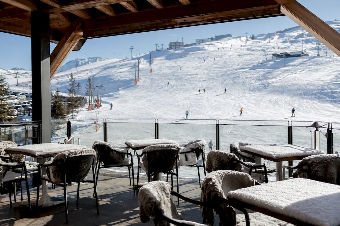 Sunny ski slope and terrace at Alpe d'Huez