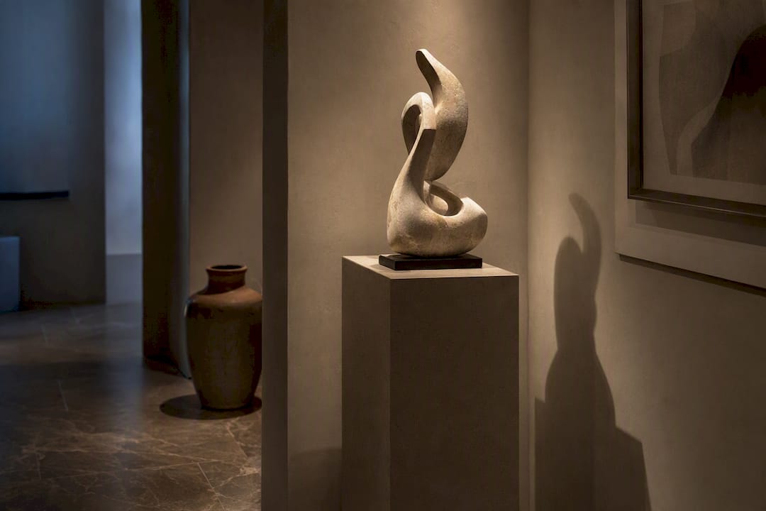 Sculpture showing layered directional shadows