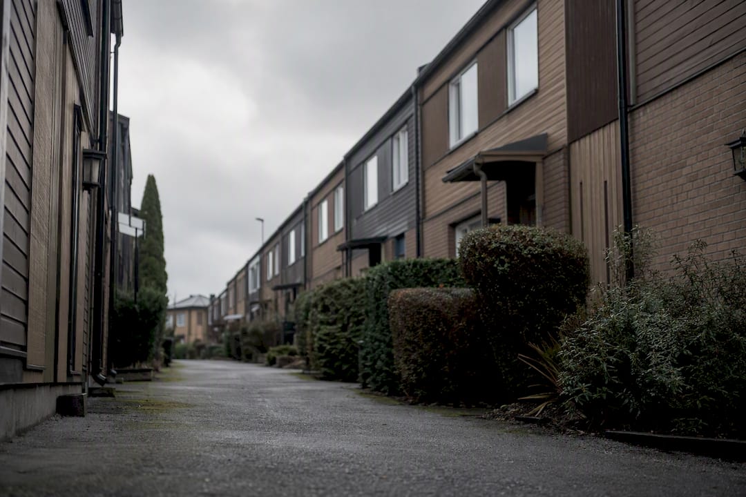 Trång gata i bostadsområde
