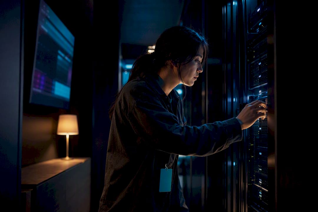 Engineer tracing locale request at edge server