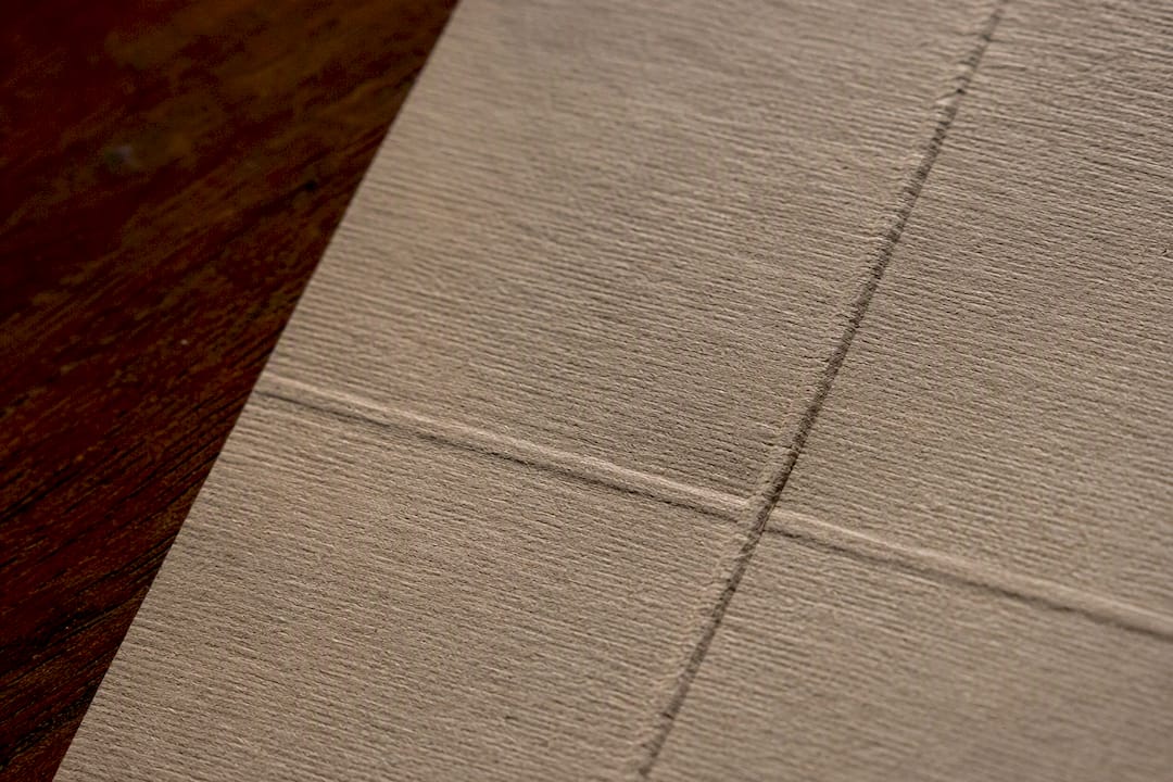 Paperboard grain texture with crease lines