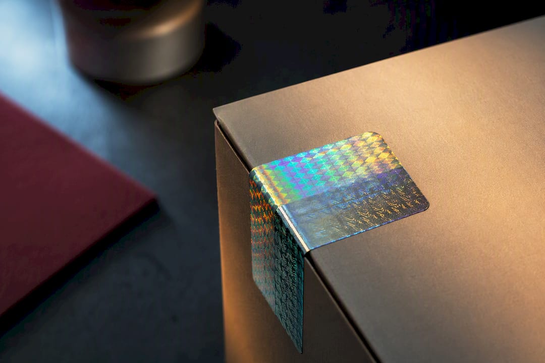Macro view of shifting hologram security label