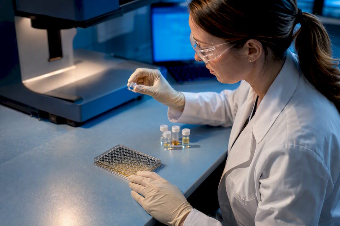 Mikrotiterplatte bei der ELISA-Validierung